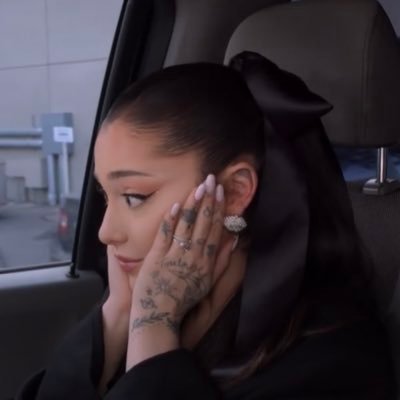 love @arianagrande🥰 my bff👉@xeverytimee👈 my other account: @luvdoveforever @jisooissocute