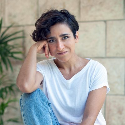 Illustrator, maker of picture books, portraits, and other stuff. Sometimes award winner (Etisalat Award 2019. Bologna Book Fair 2016. SCBF 2016).