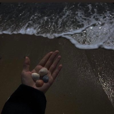 إنِّ في قلبي نداء وأنتَ ياربيّ سميعٌ. ✩.