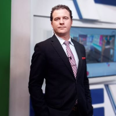 Periodista, productor, comunicador y músico.