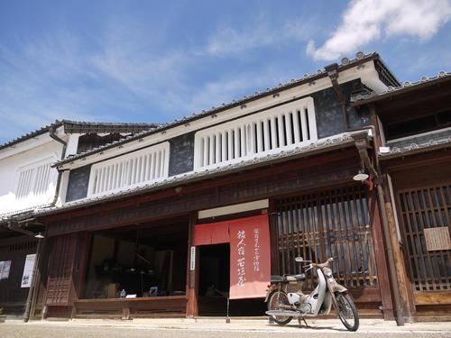 ishigakiya's profile picture. 旅人宿石垣屋は江戸～明治にかけての町並みが現在も残る東海道五十三次の宿場町の中心にある築130年の古民家ゲストハウスです。 ライダーさん、チャリだーさん、歩いて東海道を旅する人などなど個性的な旅人がいつも遊びにきてくれます。 歴史的町並みの残る『関宿』での生活、日々のこと、イベントお知らせなどをここに書いていきます。