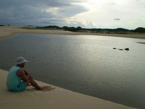 E melhor, alcançar triunfo e gloria, mesmo expondo-se à derrota, do que formar fila com os pobres de espírito, que não gozam muito e nem sofrem muito....