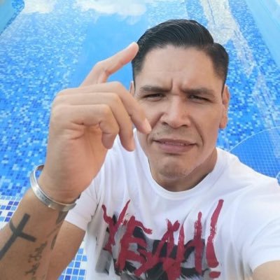 Edu69485619Jess's profile picture. “El diablo susurró a mi oído no eres lo suficientemente fuerte para soportar la tormenta, yo le susurré al diablo al oído, yo soy la tormenta.