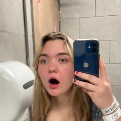22 🐸 this is the worst version of myself buckle up n enjoy