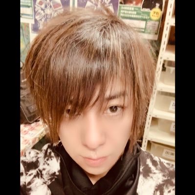 昔、V系バンド #関西変態系お笑いヴィジュアルバンドHEAR のGt 担当 Shige 😅 現在 #カリニャンクール @Carignancool 別垢 @nov_wed_shige マイブーム: ①自分軸で生きる。②スルースキルの向上(どうでも良い事はあえてインプットしない。 自分が制御出来ない事に悩まない。)