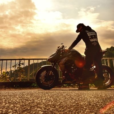 大分でバイク(z1000)に乗ってます🏍️ドライブ、ツーリング、写真撮るのが好き。無言フォローすみません。ツイッターはバイクメインでインスタは何でも載せる!!気軽にどーぞ😆👍