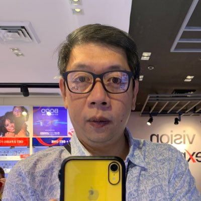 randomrobie's profile picture. 