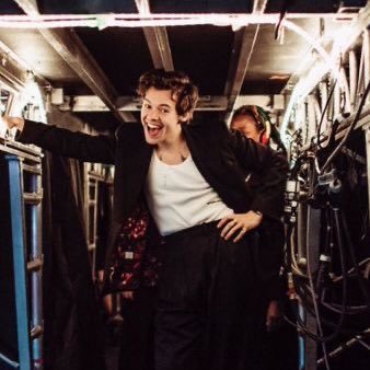 hazzthesun's profile picture. “ ℑ 𝔠𝔬𝔲𝔩𝔡 𝔰𝔢𝔱 𝔱𝔥𝔢 𝔴𝔬𝔯𝔩𝔡 𝔬𝔫 𝔣𝔦𝔯𝔢 𝔞𝔫𝔡 𝔠𝔞𝔩𝔩 𝔦𝔱 𝔯𝔞𝔦𝔫. “ ⠀ ⠀ ⠀ ⠀ ⠀ ⠀ ⠀ ⠀ ⠀ ela / dela