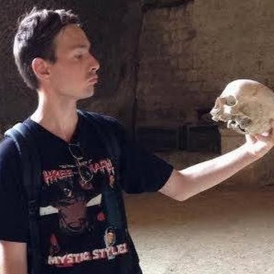 JulienMoreHell's profile picture. RetroNews editor-in-chief, ball player, Internet user.