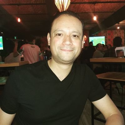 Soldatoo's profile picture. Caballero con los hombres; galante con las mujeres; tierno con los niños; implacable con los malvados.