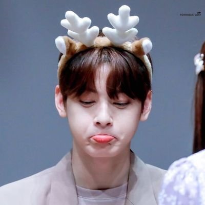 here for αstro αnd eun-ɯoo's cute lıttle pout :: ♡٩(´·ω·`)۶