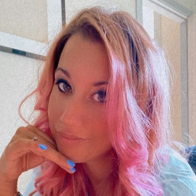 Junior UX researcher & UI Designer • Ex Fashion Designer • Positive Soul 🦄 • Dance Addicted 💃🏼• Speak to me in 🇮🇹🇬🇧🇪🇸