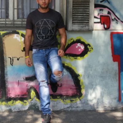 RoblesJunco's profile picture. disponible y accesible