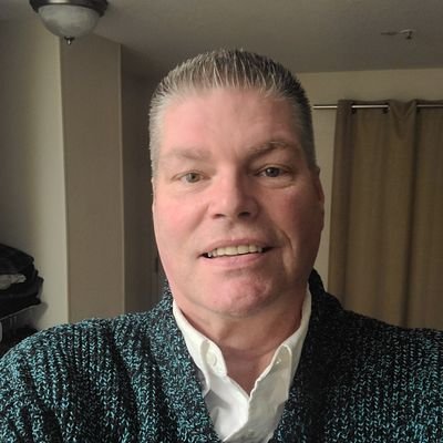 I am a mindset and confidence coach as well as a spiritual teacher and energy healer.
