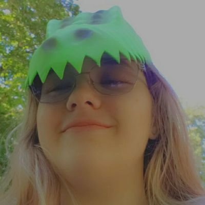 I love music and reading. I like drawing and singing.
💜💚💜🐍🏳️🌈
I RTR to block anybodydy