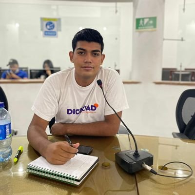 Vocero Nacional @OCEcolombia ||Repre estudiantil @UIS || Co-presidente de @ACREESCOL.

Lucho por la soberanía, los derechos de la gente y la Dignidad