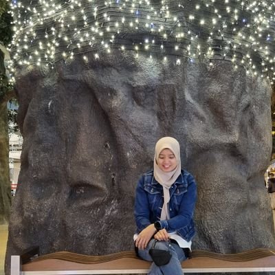 DIA pengarah yang telah tetapkan lakonan pelakon2 nya di dunia ini. ;)
''ianya akan datang walau kita tak sudi''