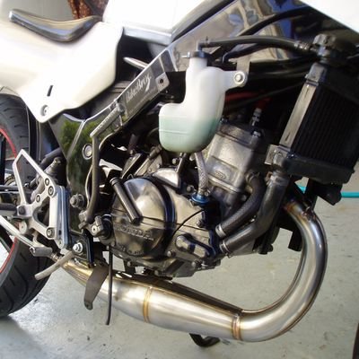 50ccに初めて乗った感動をもう一度。2st バイク、バイクや車最高です。やはり乗り物は鼓動感と音が大事。依頼で車やバイクを仕入れたりしています。