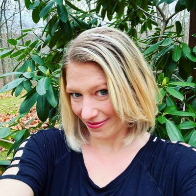 LindseyJourney's profile picture. I realized that people are prisoners of their phones... That’s why it’s called a ‘cell’ #AnimalLover #Atheist #Resist NO__DM’s