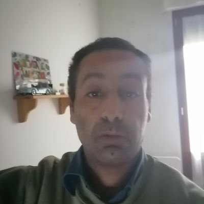 Sono un uomo di 39 anni single ho due famiglie 14 fratelli e sorelle vivo a sesto fiorentino Firenze Toscana Italia lavoro per le mense delle scuole