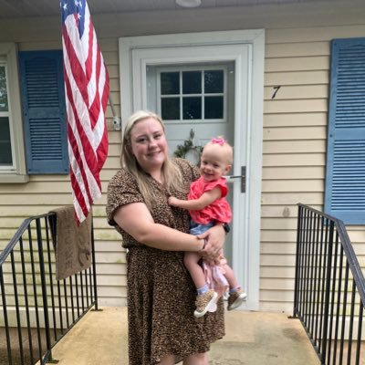 Wifey to @MARLBORO_MAN3 💍 Mama to Lydia💕 New England College Alum ‘17🎓