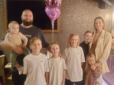 7 beautiful kids and an amazing fiancee @elliecundill