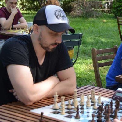 ♚ adult chess improver
♞ chess player
👔 PR and communication expert
📔 philosophy & social science

💥 Lichess 👉 Chessilla