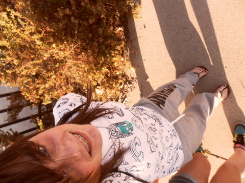 I love to snowboard, skateboard, drawing, photographery, and love to be around friends and family! I love...wait, i ADORE music33