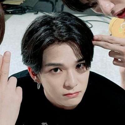 ini akun baru soalnya yg lama udh di telen sama jeki😔😭