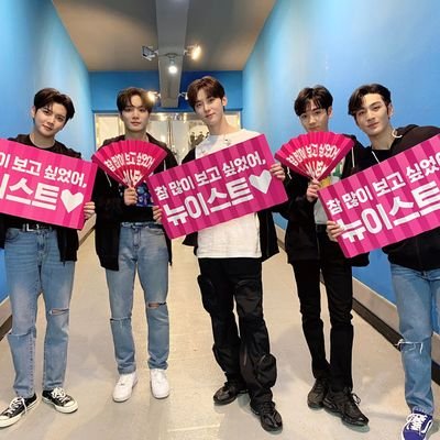 2hyun_nuest's profile picture. L.O.Λ.E