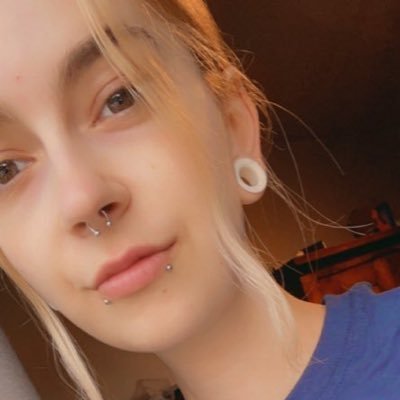 27 | she/they | variety streamer | “smelly gamer nerd” | leftist & socialist | bi & ace | blm & trans rights | this girl will conquer the internet, maybe