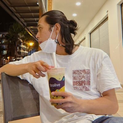 AliminJonani's profile picture. Yang Pernah kuat Tapi lemah,
yang ada nyawa Tapi Innalillahiwainna,
Yang Hidup citarasa Tapi Meluap luap,
Yang mati hati, iaitu diri Sendiri


#Nota Malam 🚬