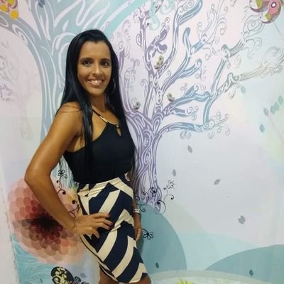 És o meu abrigo,tudo que eu preciso bem aqui comigo pra eu continuar, que nos impulsiona todos os dia pra eu não parar. Jesus meu refúgio 🙏🙏❤️