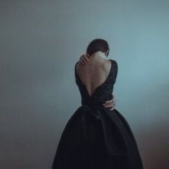 Amo i solitari,i diversi quelli che non incontri mai.Quelli persi, andati,fottuti.Quelli con l'anima in fiamme.