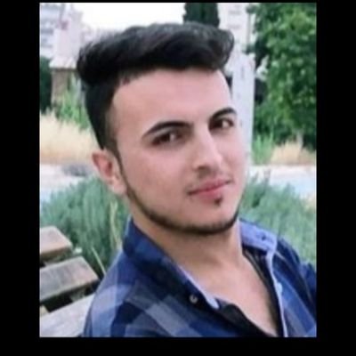 #دخول_متقطع
كن بسيطاً ، تكن أجمل، لا تتصنع
من أجل أحدهم، فمن لا تعجبه ذاتك
لا يستحقك،، مدرس