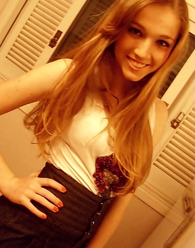 _camiilaferrari's profile picture. 