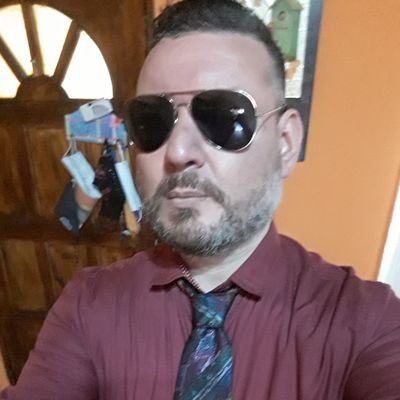 PERONISTA ,BOSTERO , RIQUELMISTA , DELEGADO SINDICAL , PROFE DE FUTBOL INFANTIL CLUB MARTIN MIGUEL DE GUEMES !