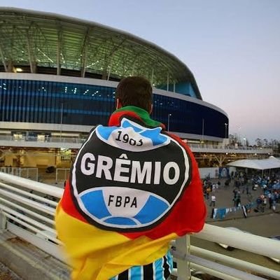 Venho do bairro da Azenha
Bairro do Monumental
Grêmio é puro sentimento
Somos a banda da Geral 🎶🎵🎼