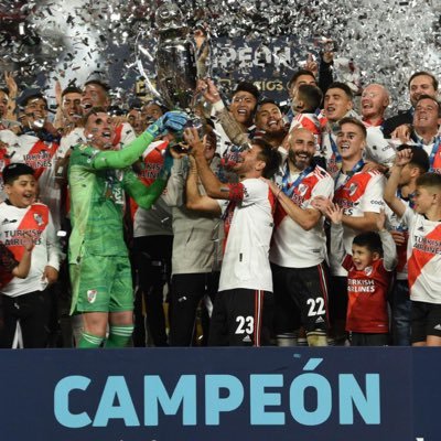 🔴⚪️🔴⚪️🔴DE RIVER DE PEQUEÑO DESDE QUE ABRÍ MIS OJOS HISTORIADOR Y ECONOMISTA EE BALTIMORES EXILIADO DE CHILE NO CREO EN EXTREMOS CREO EN LA SOCIEDAD JUSTA
