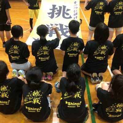 奈良県大和高田市でバドミントンのジュニアクラブ、「Shiny badminton club」(シャイニーバドミントンクラブ)を展開しております。レベルでクラスを分け、卒団生&保護者も共に汗を流してます!バドミントンコーチ2🏸ホームストリンガー🏸