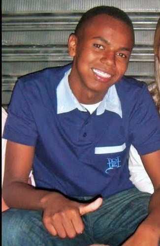 . Segue, que eu tê sigo de volta ........

XD . Here, I follow you back ........ XD