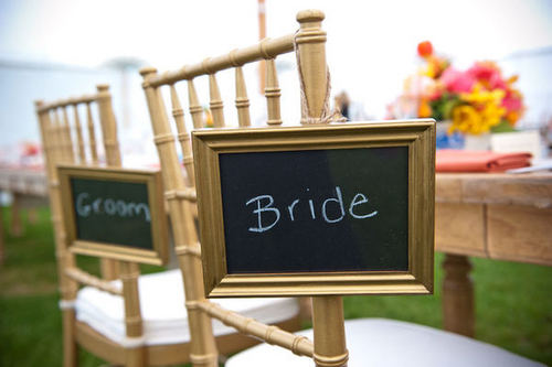 My name is Cassie.  I blog about weddings.  And we should be friends.