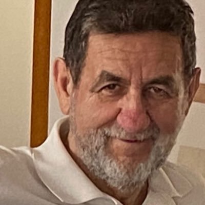Periodista.Jubilat. De nacionalitat catalana i ciutadà de la UE, condicions ambdues que no desitjo perdre.