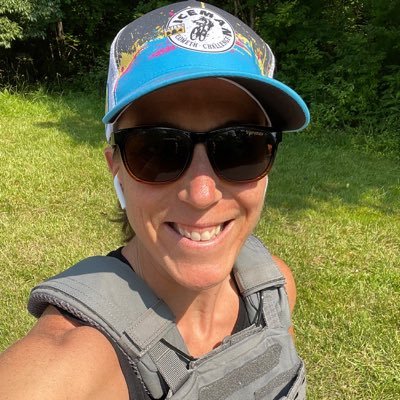 LaLampen's profile picture. 👨‍👩‍👧‍👧  | 🐶 | 🏋🏻‍♀️ CrossFit Level 1 Trainer