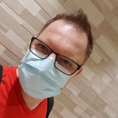 Engineering Consultant. Both Linux and Microsoft qualified. I enjoy Scuba Diving, Badminton, music, live bands :)