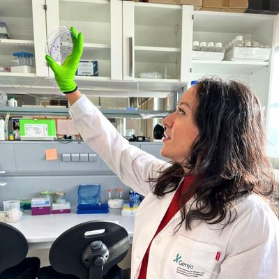 Guapa, carismática y millonaria. Así es Rihanna, yo solo soy Ana. Biomédica 👩‍🔬 PhD student working at @genyo_pts 🔬🧬