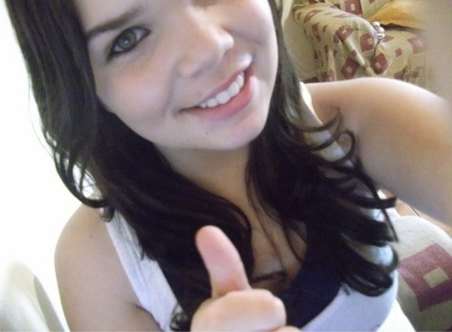 - Apenas mais uma garota vivendo em um mundo surreal & extressante tentando apenas ser feliz !