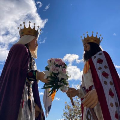 Gegants i Caperruts de Ripoll Som en Guifré el Pilós i na Guinedell d'Empúries i aqui podreu trobar tota la nostra activitat!