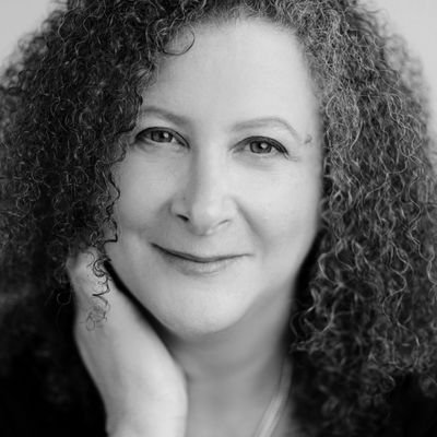 A recovering book snob addicted to reading romance novels and writing about them.