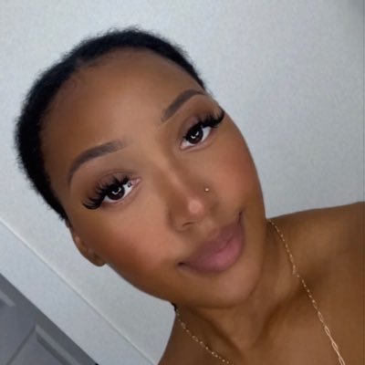 Husiaaa's profile picture. XULA’23 😊😊